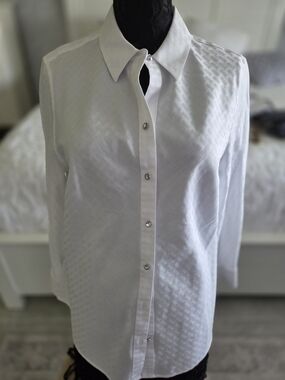 Chico's White Textured Long-Sleeve Dress Shirt